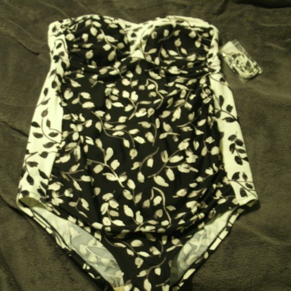 A Pea in the Pod Other - NWT One Piece Maternity Swimsuit Small A Pea in the Pod